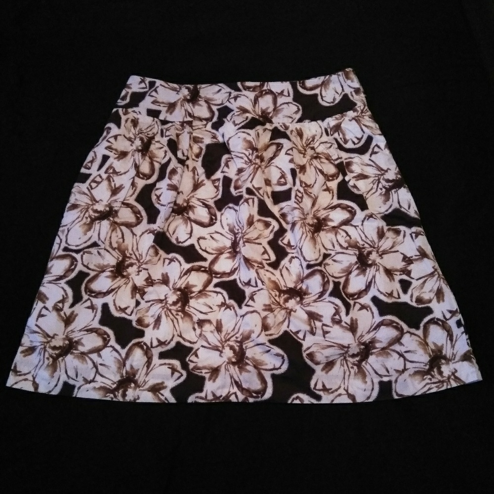 Brown and white flower mini skirt